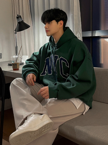 Hanorac cu glugă retro brodat – croială lejeră, stil coreean, bumbac 55% / poliester 45%, 180–200 g/m²