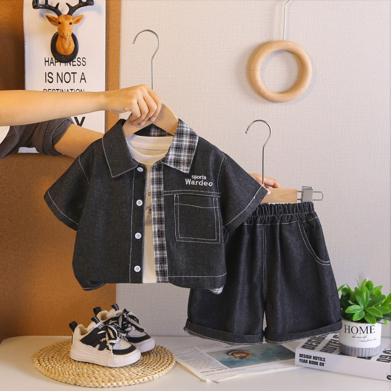 Set de trei piese pentru băieți — tricou cu mânecă scurtă, pantaloni scurți, poliester, vârsta 1–3 ani