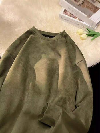 Muški pulover od veluru s izgledom suede, težak, okrugli izrez, dugi rukavi, poliester 81–90%, proljeće-jesen