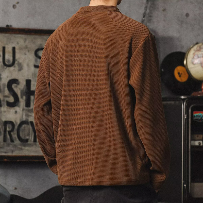 Álló galléros félzip pulóver, poliészter-domináns pamut keverék anyag, hosszú ujjak, laza szabás, kapucni nélküli, bélés nélkül, egyszínű, tavaszra és őszre