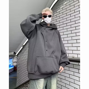 Kapucnis pulóver koreai stílusban, laza szabás, vastag viszkóz-keverék anyag (51–70%), magas gallér, panel- és varrási részletekkel kontrasztos dizájn