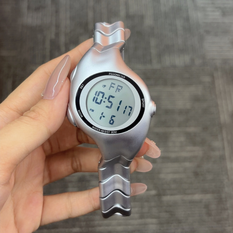 Ceas electronic cu afișaj digital, mecanism electronic, alarmă iluminată 12/24 ore, cadran în formă de romb, curea TPU