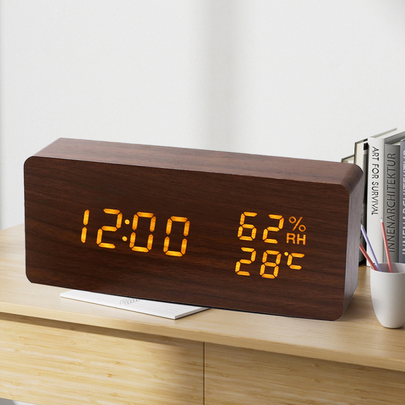 LED-es fa asztali óra hőmérővel, páratartalom-méréssel, örök naptárral, világidővel és ébresztővel
