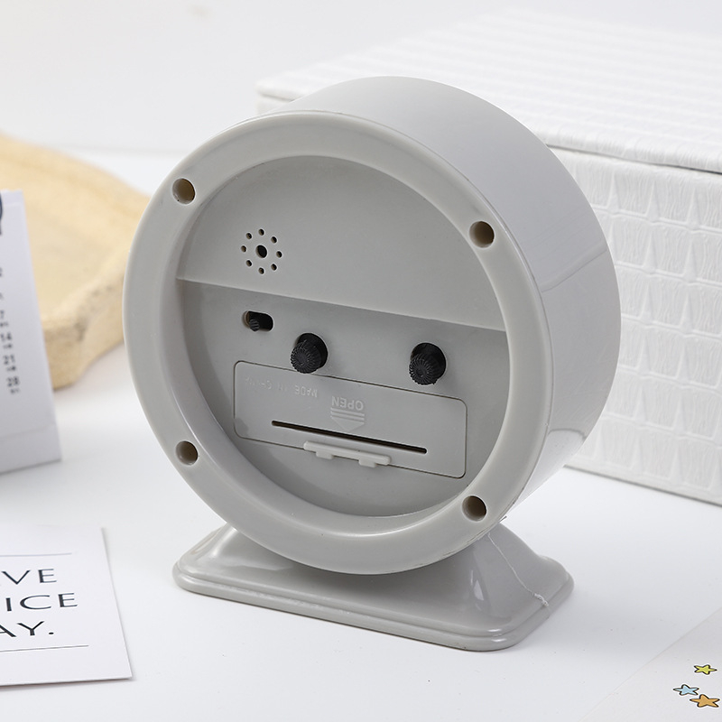 Ébresztőóra – négyszögletes kialakítás, LED kijelzővel és számok a számlapon, elemes működés, egyoldalas, logó nyomtatás elérhető