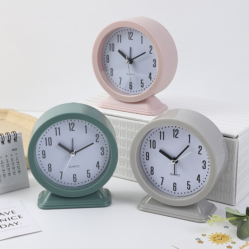 Ébresztőóra – négyszögletes kialakítás, LED kijelzővel és számok a számlapon, elemes működés, egyoldalas, logó nyomtatás elérhető