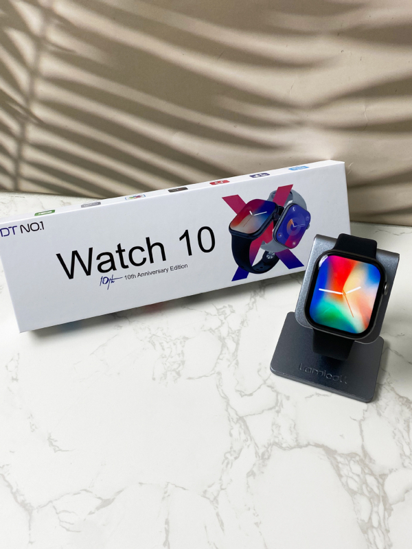 Smartwatch s Bluetooth volaním; monitorovanie srdcového tepu, krvného tlaku a okysličenia krvi; sledovanie spánku.