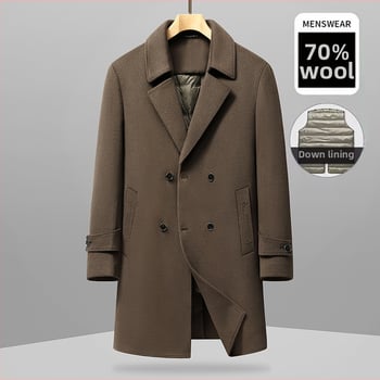 Gyapjúból készült középméretű kabát tollal bélelt belsővel, lazított szabású, egysoros gombolás, tél 2025