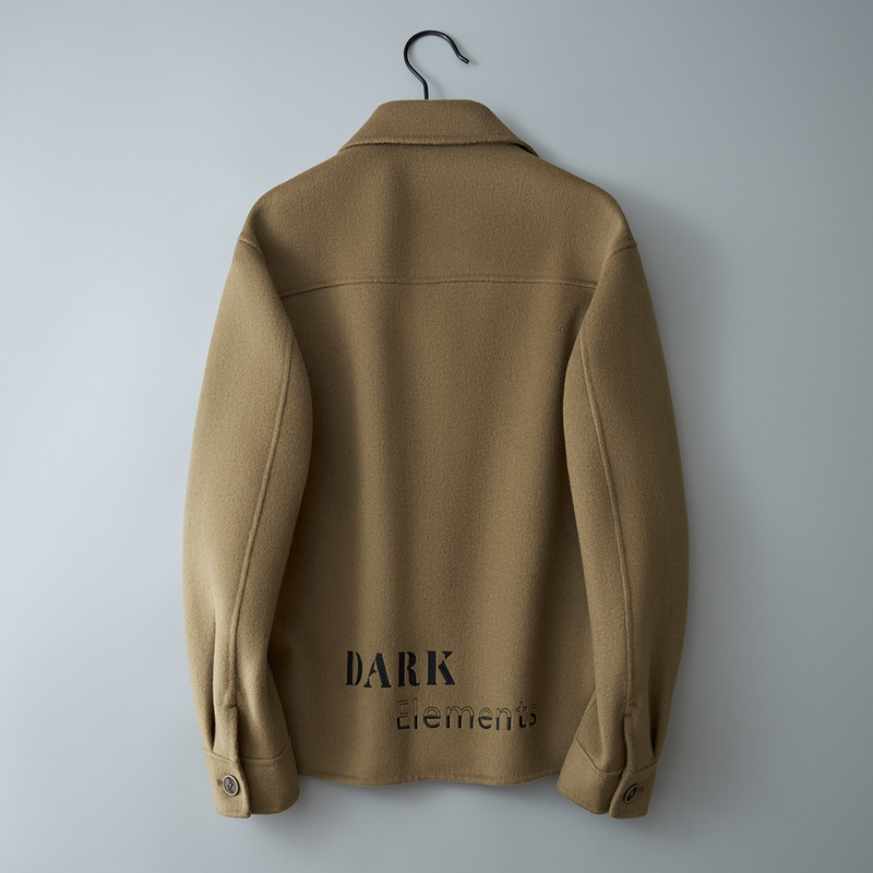 Koreai stílusú gyapjúkabát, kétoldalas, egygombos zárás, kosztüm jellegű gallér, patch zsebek