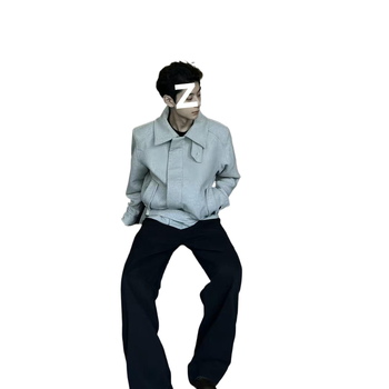 Dzseki kapucnival, elöl cipzár, álló gallér, laza szabású, nyúl szőrszálával