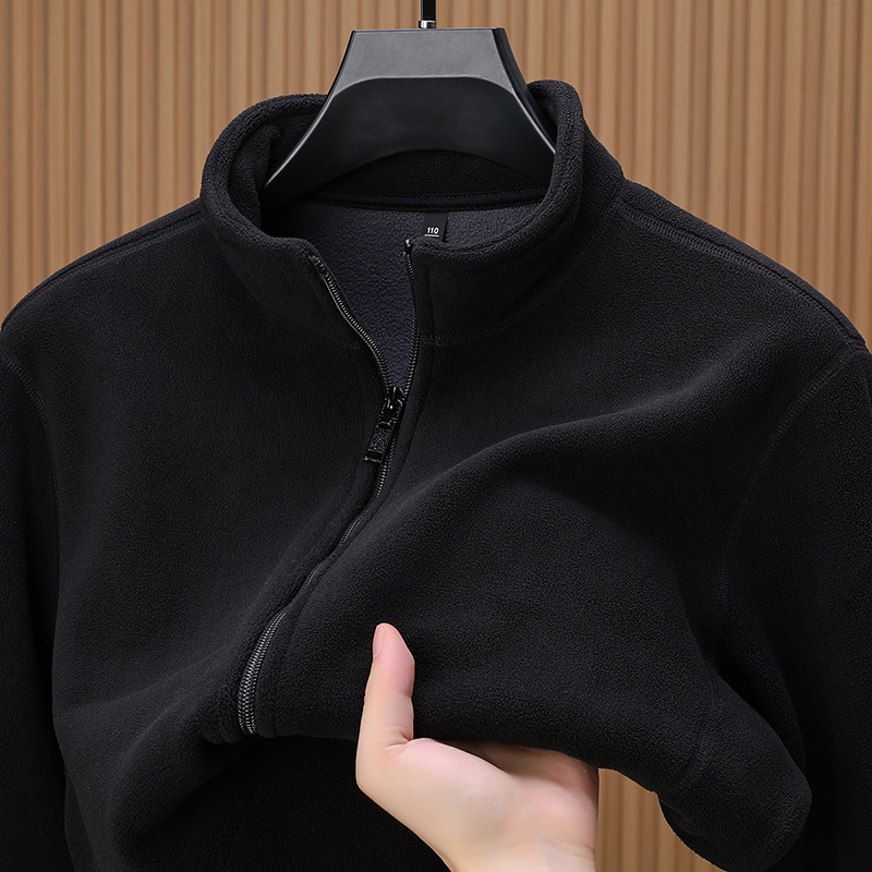 Muška jakna s zatvaračem na zip i stojećim ovratnikom, s flis podstavom za jesen i zimu