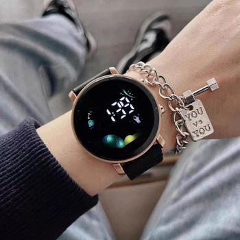 Ceas pentru tineri, cu mecanism solar, cadran rotund, curea din silicon, carcasă din plastic și cristal din plastic