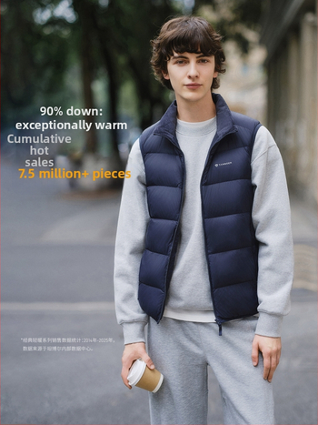 Vīriešu vieglā pūkaina veste ar īsu stāvošu apkakli, plāns neilons, pelēkas pīļu pūkas 86–90%, 52–78 g