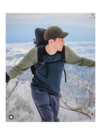 Vyrų lauko bėgimo liemenė su fliso pamušalu, siauras kirpimas, priekinis užsegimas vienos eilės mygtukais, be gobtuvo, pagrindinis audinys poliester 95%.