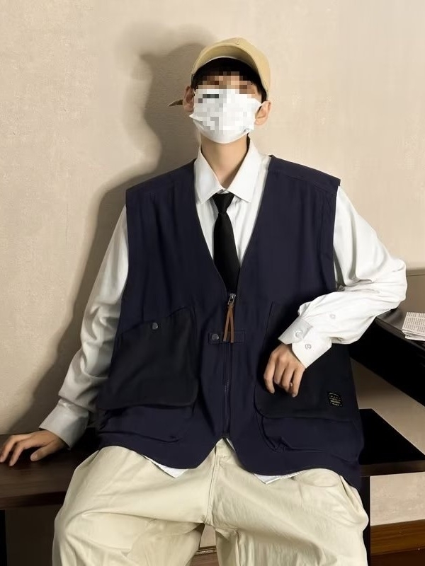 Vyriška liemenė japonų stiliaus su patch kišenėmis, V kaklo, laisvas kirpimas, be rankovių