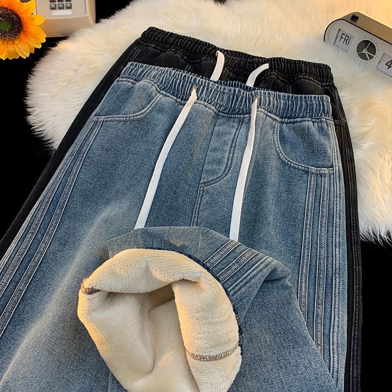 Vyriniai džinsai su fliso pamušalu, elastinė juosta ir raišteliai, laisvo silueto pločio kirpimas, vidutinio liemens aukštis, stora flisa