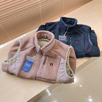 Vyriski fleece liemenė su stoju kaklu, užtrauktukas, storas audinys, kontrastingas raštas