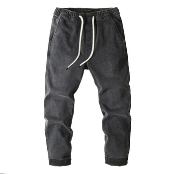 Traperice - Visoko elastični denim, ravne kroje (srednji pojas, zatvaranje sa špagom, 75% pamuka)