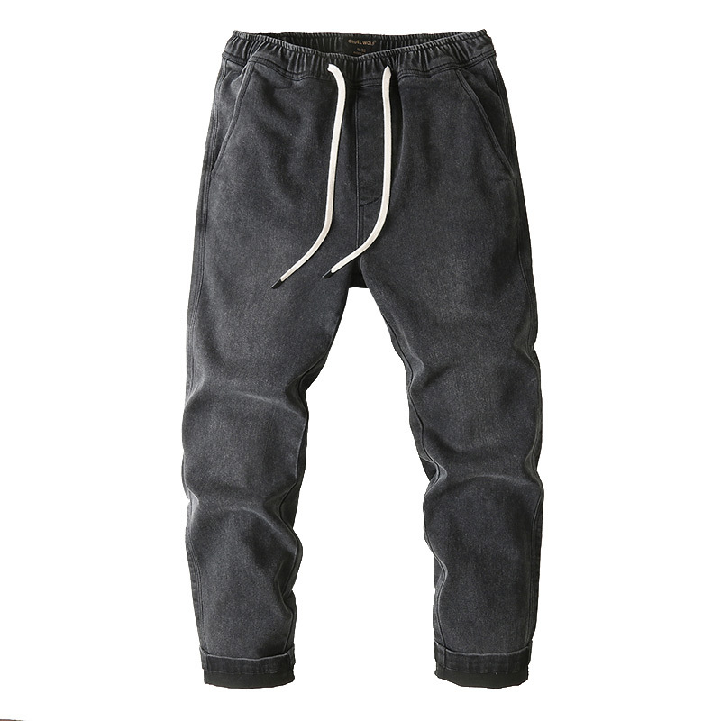 Traperice - Visoko elastični denim, ravne kroje (srednji pojas, zatvaranje sa špagom, 75% pamuka)