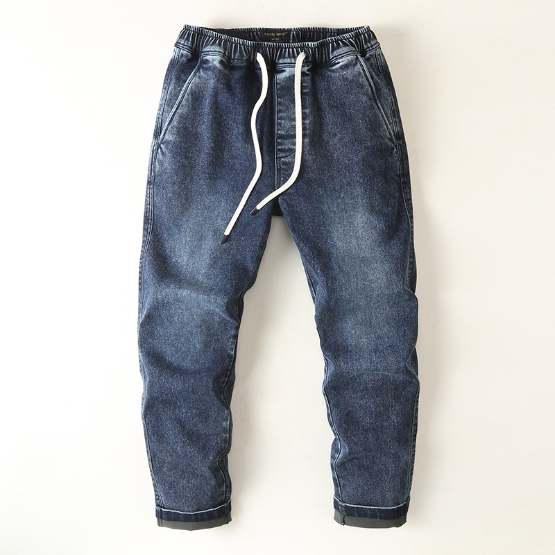 Traperice - Visoko elastični denim, ravne kroje (srednji pojas, zatvaranje sa špagom, 75% pamuka)