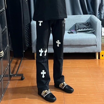 Unisex traperice ravnog kroja, opuštene, isprani efekt, križni motif