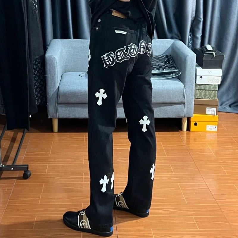 Unisex traperice ravnog kroja, opuštene, isprani efekt, križni motif