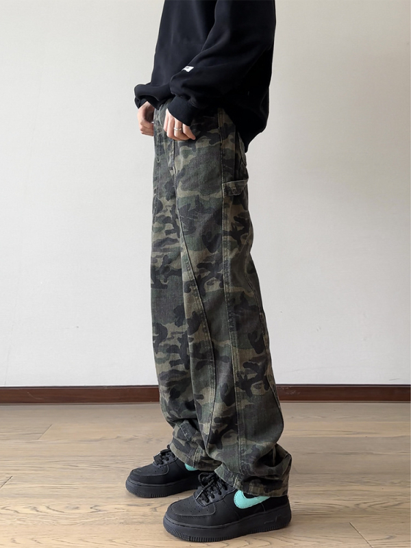 Kamuflázzal mintás cargo farmernadrág, laza szabású, pamut-denim, középmagasságú derék, egyenes szár, cipzáras zárás