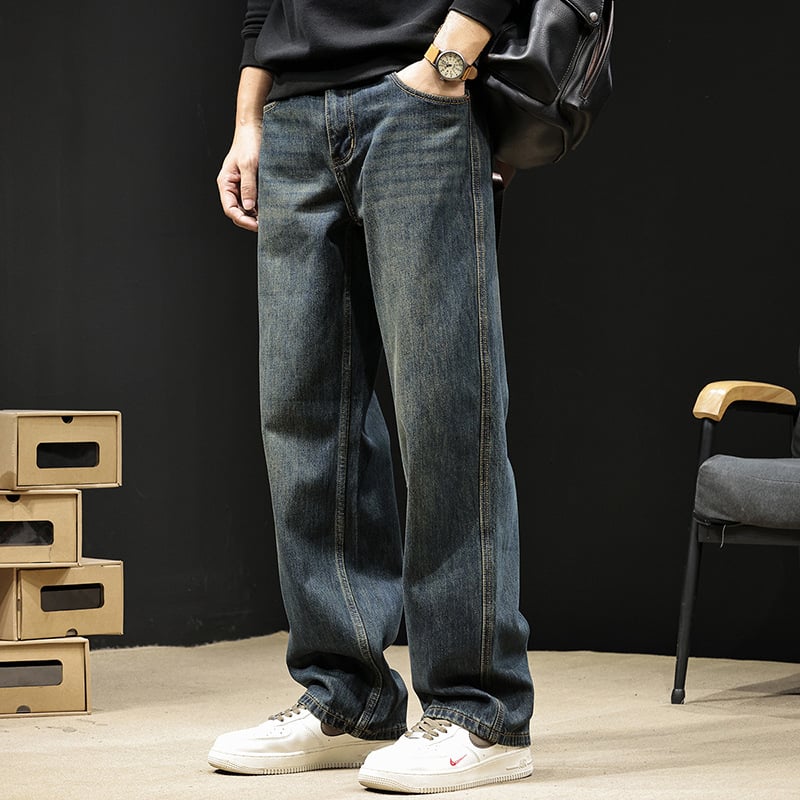 Férfi egyenes szárú farmer, amerikai retro stílusban; anyag: 87,3% pamut, 7,2% poliészter, 5,5% viszkóz; zipzár; középmagas derekú; téli 2025.