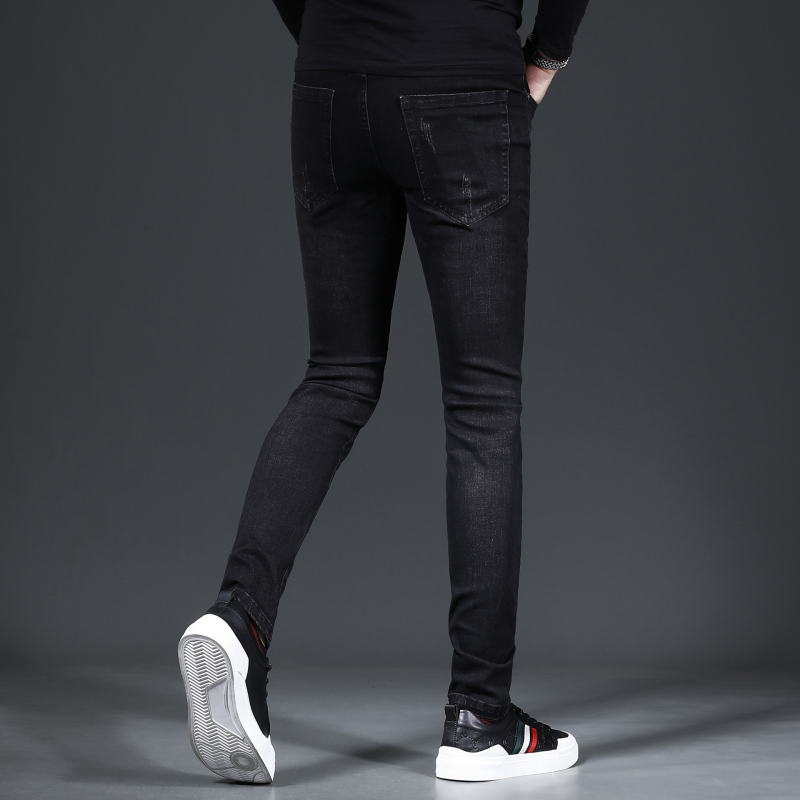 Férfi farmernadrág hímzéssel és fleece béléssel, karcsú szabású, középmagas derekú, 85% pamut