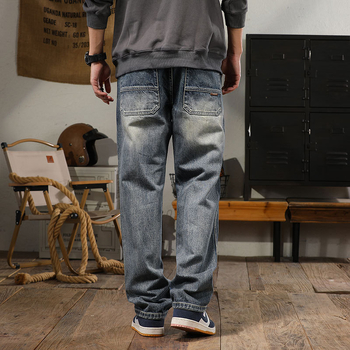 Pánske džínsy rovného strihu, 100% bavlna, stredná výška pásu, zips, kamenná umývka, jeseň 2025