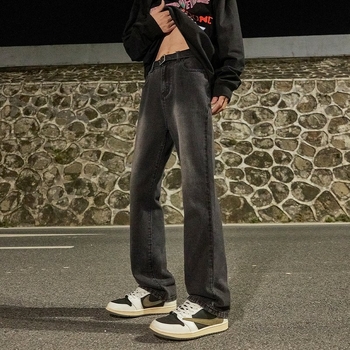 Fleece-béléssel ellátott farmernadrág, kissé bővülő szárú, középmagas derekú, zipzáras zárás, poliészter anyag