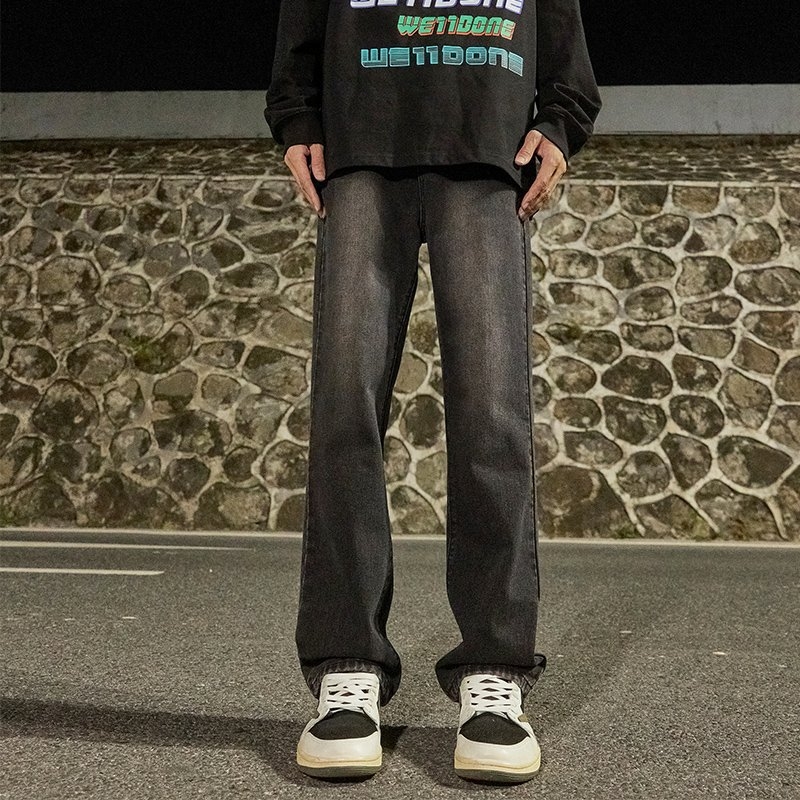 Fleece-béléssel ellátott farmernadrág, kissé bővülő szárú, középmagas derekú, zipzáras zárás, poliészter anyag