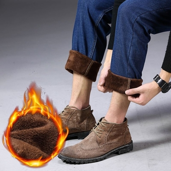 Férfi fleece-béléssel ellátott farmernadrág, lazán szabott egyenes szabás, középső derekú, cipzáras zárás