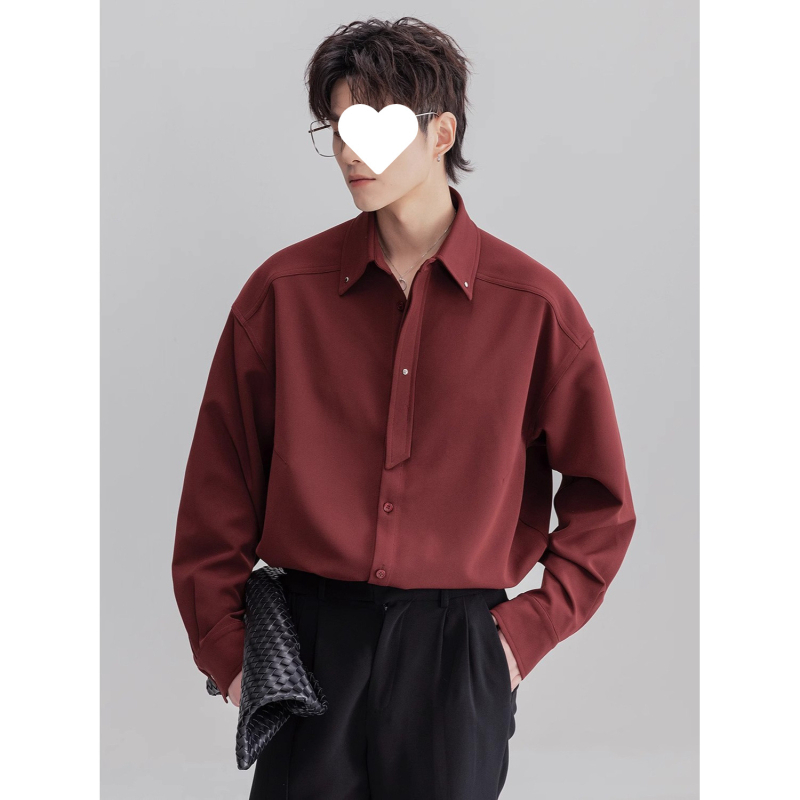 Muška košulja s dugačkim rukavima, opušten kroj, ovratnik tipa lapel, lagan i svakodnevni stil, proljeće 2025