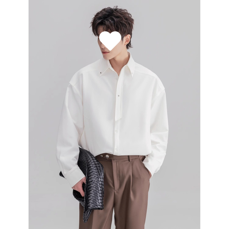 Muška košulja s dugačkim rukavima, opušten kroj, ovratnik tipa lapel, lagan i svakodnevni stil, proljeće 2025