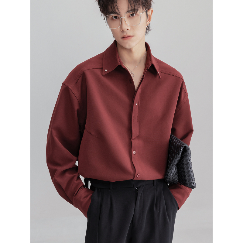 Muška košulja s dugačkim rukavima, opušten kroj, ovratnik tipa lapel, lagan i svakodnevni stil, proljeće 2025