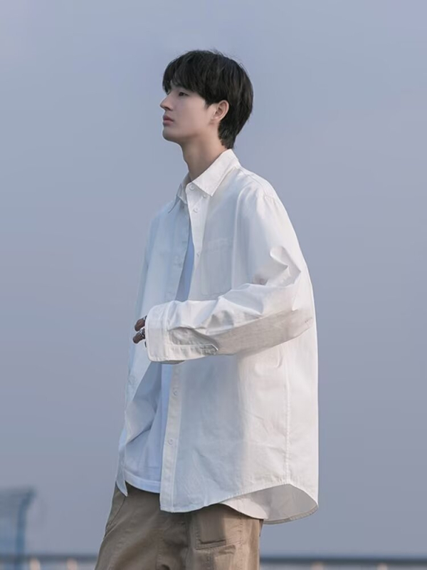 Košulno-jakna s dugim rukavima u casual kardigan stilu, labavog silueta, rever ovratnik, epoleti, jednobojna boja; glavni materijal 91–95% poliester s mješavinom vlakana; otporna na habanje, bez peglanja; proljeće-jesen 2024