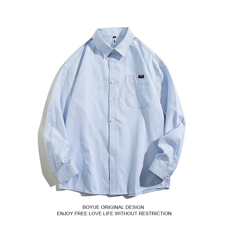 Prúžkovaná košeľa s dlhými rukávmi, voľný strih, golier s klopou, detaily na vreckách, tkanina z polyesterovej zmesi (81–90% polyester), bez žehlenia