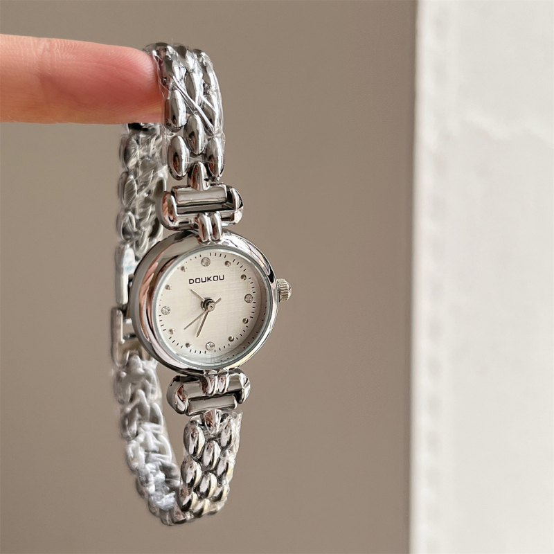 Dámske módne hodinky s quartz pohonom, puzdro z zliatiny, kruhový ciferník, špirálová korunka, analógne zobrazenie, jednoduché sklápacie zapínanie