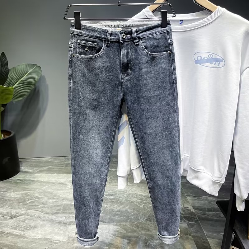 Vyriški džinsai su fleece įdaila, tiesus kirpimas, vidurinis liemuo, užtrauktukas, kišenės su dekoru