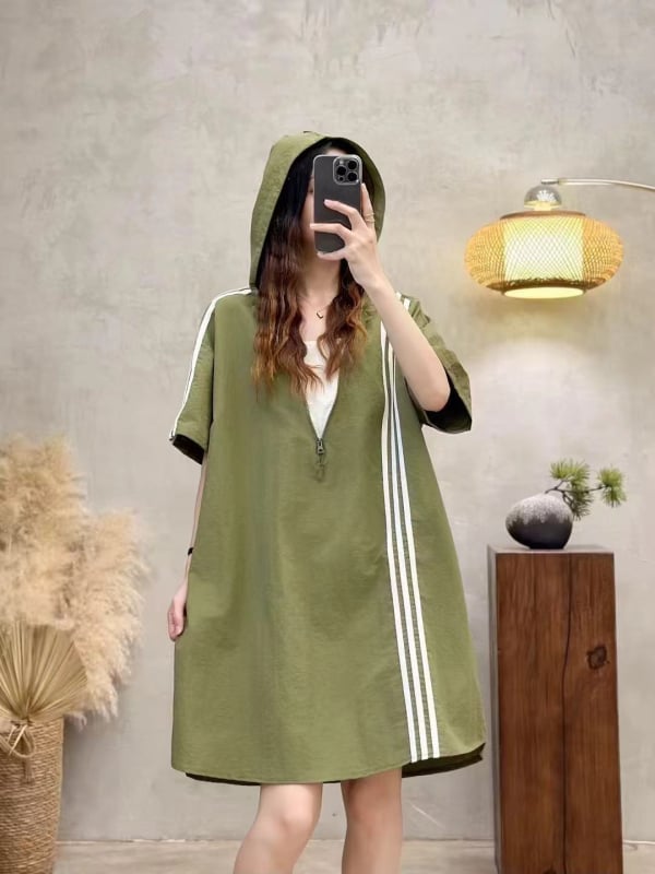 Pamukasta haljina s kapuljačom, kratkih rukava, ležernog stila za ljeto 2025