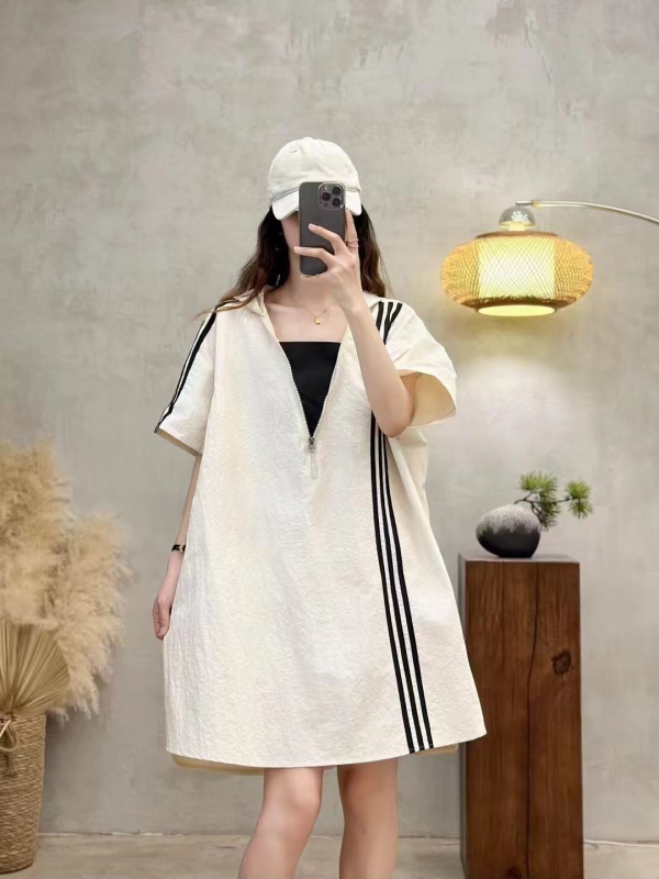 Pamukasta haljina s kapuljačom, kratkih rukava, ležernog stila za ljeto 2025