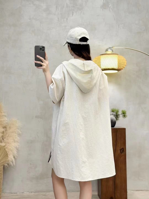 Pamukasta haljina s kapuljačom, kratkih rukava, ležernog stila za ljeto 2025