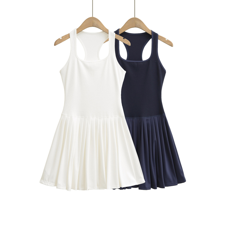 Plisirana haljina s visokim strukom, U izrez, bez rukava, tekstualni uzorak, mješavina pamuka i poliestera, patchwork detalji, kišobran suknja, ljeto 2025