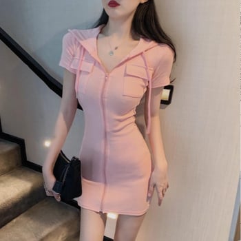 Haljina s kapuljačom i patentom, uski struk, hip-hugging kroj, gradski stil