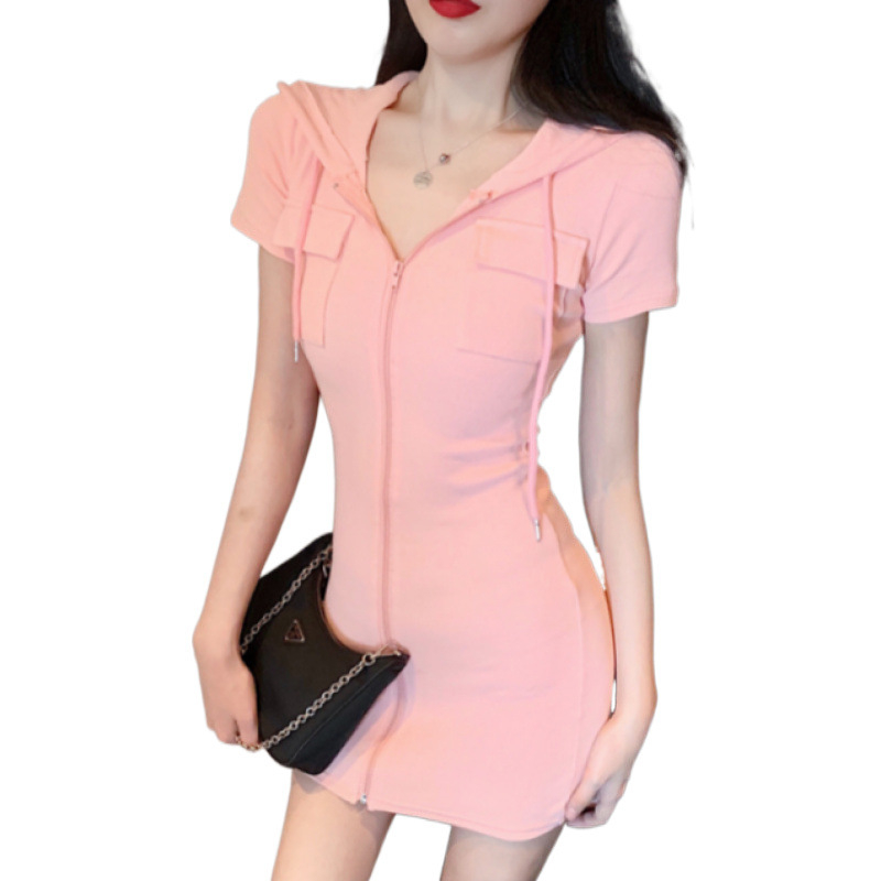 Haljina s kapuljačom i patentom, uski struk, hip-hugging kroj, gradski stil