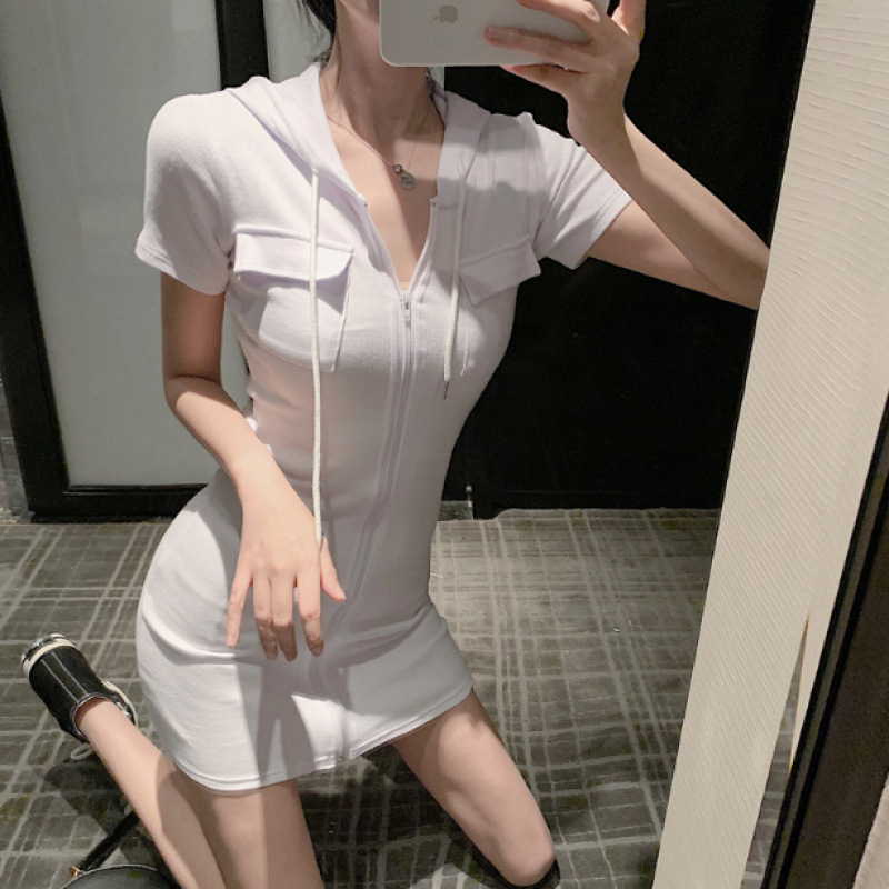 Haljina s kapuljačom i patentom, uski struk, hip-hugging kroj, gradski stil