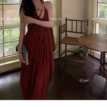 Haljina s V izrezom i halterom, bez rukava, duga A-linijska haljina, visoki struk, poliester, 3D efekt uzorak, koláž/shivanje, japansko-korejski opušten stil, ljeto 2025