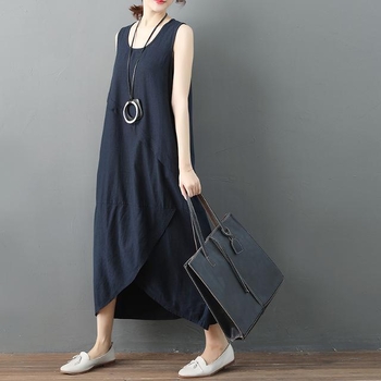 Duga haljina s V-izrezom, kokon silueta, jednodijelna haljina, proljeće 2024, književno-umjetnički retro stil