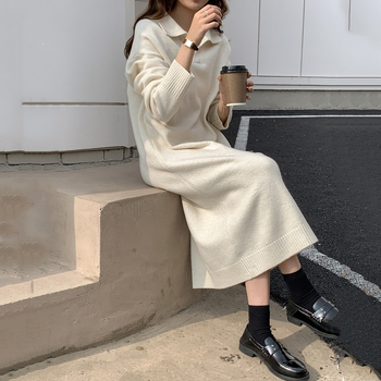 Haljina s polo ovratnikom, A-linijski kroj, dugi rukavi, jednofarbna, debela pletena tkanina od akrilne smjese