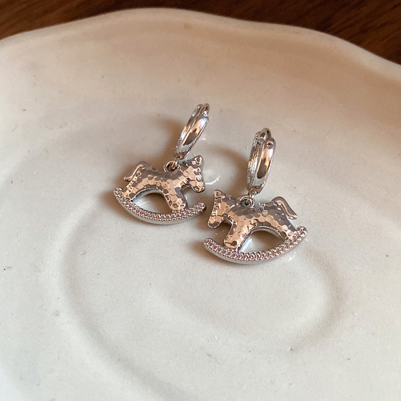 Σκουλαρίκια από χαλκό με κρεμαστό ζώδιο αλόγου, στυλ ελαφρύς πολυτελείας, ηλεκτροπλατιωμένη επίστρωση